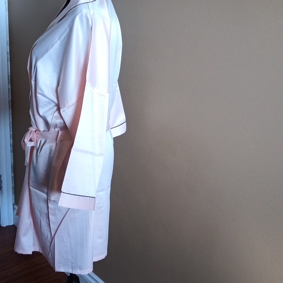 New Pink Kimono Bathrobe - Picture 4 of 10